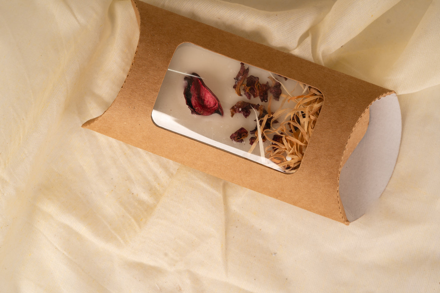Wax Tablet for Wardrobe Use With Dried Rose Petals – Natural Fragrance