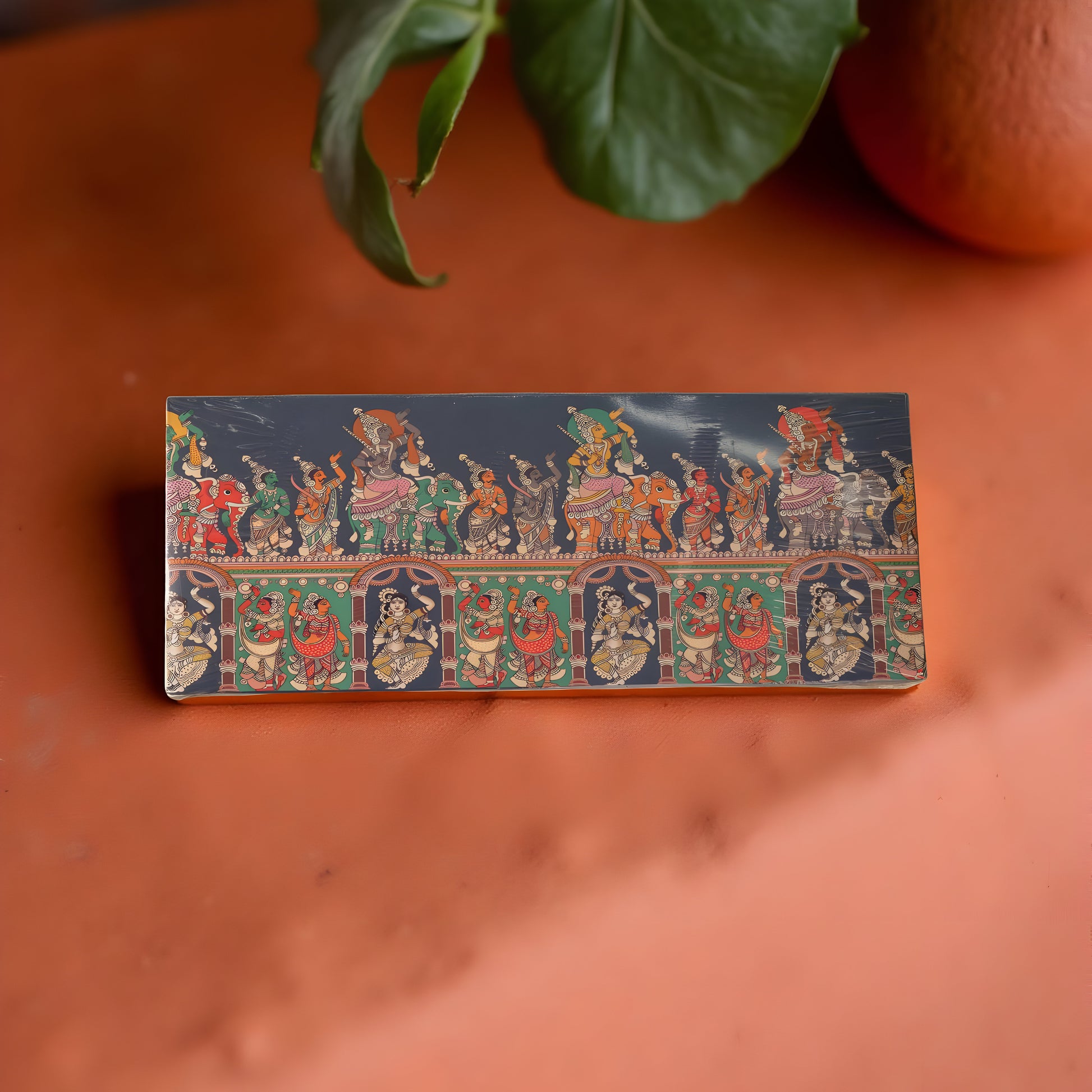 Hand-rolled incense sticks set with 54 sticks in 9 natural fragrances.