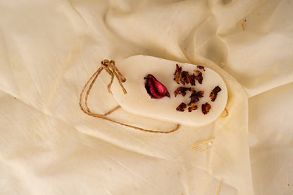 Wax Tablet for Wardrobe Use With Dried Rose Petals – Natural Fragrance