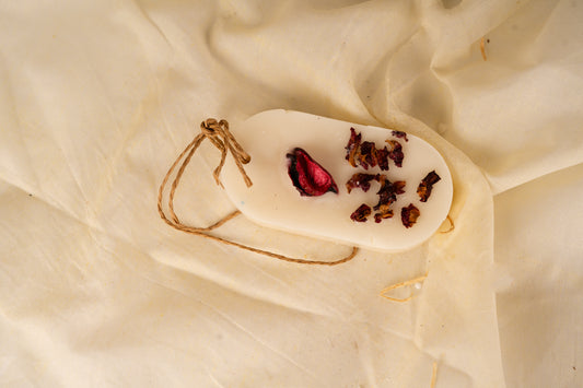 Wax Tablet for Wardrobe Use With Dried Rose Petals – Natural Fragrance