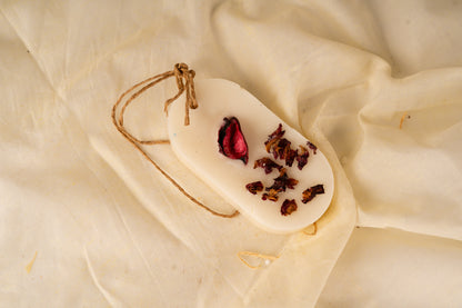 Wax Tablet for Wardrobe Use With Dried Rose Petals – Natural Fragrance
